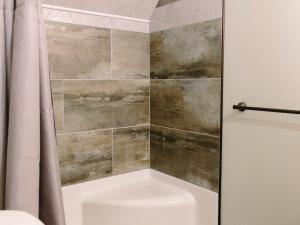 bath stall in a guestroom bathroom at the Long Neck Inn