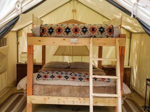 Purling waters glamping tent with bunk bed