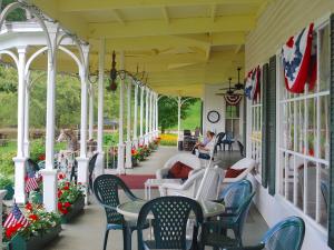 Front porch Winter Clove