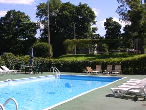 Winter Clove outdoor pool