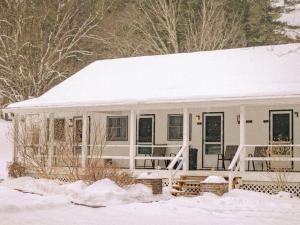 Glen Falls House Cottage Winter Exterior