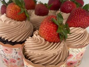 Gianna’s Creations Bakery Cupcakes with Strawberries