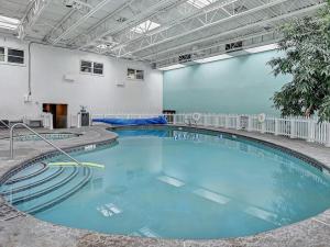 Melour Resort Pool