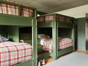 hotel bed room two bunk beds