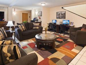 best-western-new-baltimore-lobby-2