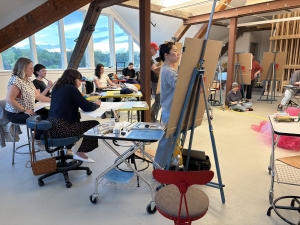 people drawing