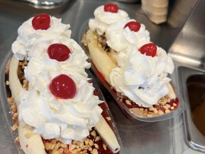 Happy-clown-ice-cream-bake-shop-greene-county