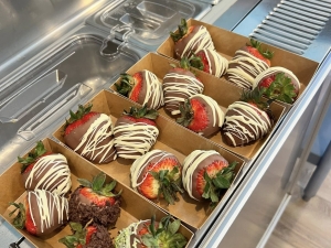 Happy-clown-ice-cream-bake-shop-greene-county