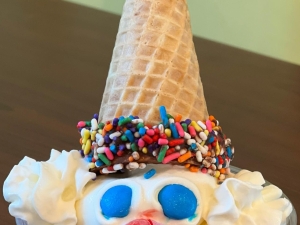 Happy-clown-ice-cream-bake-shop-greene-county