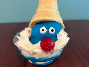 Happy-clown-ice-cream-bake-shop-greene-county