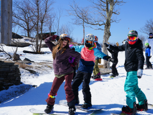 Snowboarding-at-hunter-mountain-catskills-epic-pass-resort