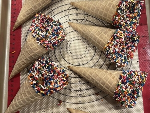 Happy-clown-ice-cream-bake-shop-greene-county