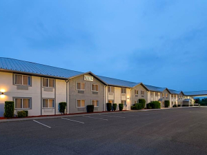 spark-by-hilton-west-coxsackie-hotel-off-i87-ny-thruway