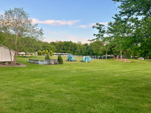 Wolff's-Maple-Breeze-Resort-Catskill-group-retreats