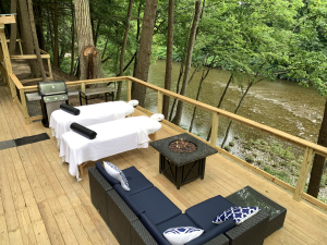 romantic-tiny-house-getaway-in-the-catskill-mountains