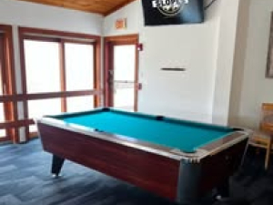 Slopes-hunter-mountain-night-club-live-dj-and-billiards