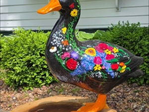 live-music-community-event-duck-auction