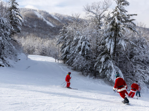 Skiing-and-riding-santa-day-windham-mountain-club-windham-ny