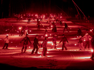 Torchlight-parade-and-fireworks-new-years-windham-mountain-club