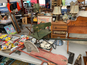 Blackthorne Resort Labor Day Weekend Huge Antique Auction Flea Market Vendor Faire