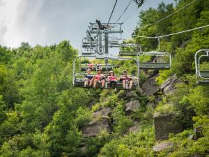 Hunter Mountain Scenic Skyride soaring over the mountain