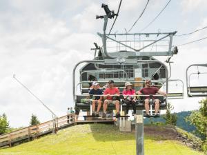 Group on the Hunter Mountain Scenic Skyride