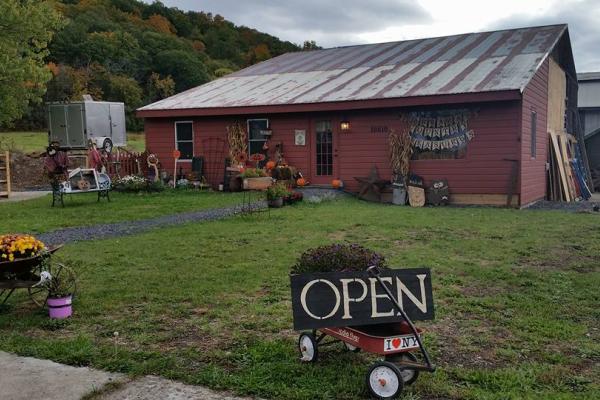 Barbara's Country Treasures exterior