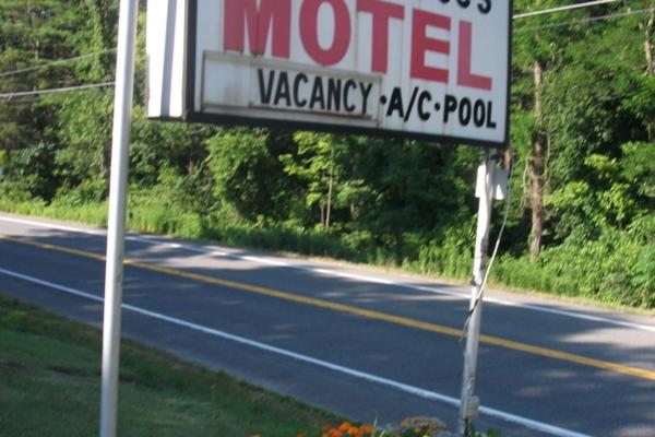 Michael Dee's Motel