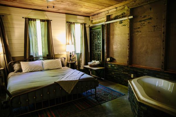 Long Neck Inn Boutique 