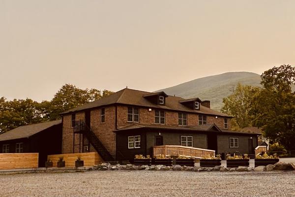 house in the mountain in room 53