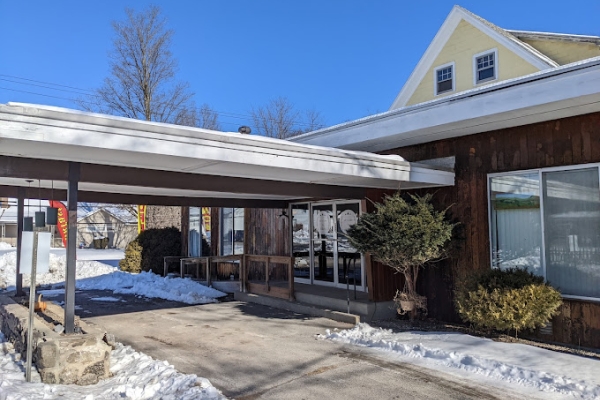 MC's Cafe & Bakery-exterior