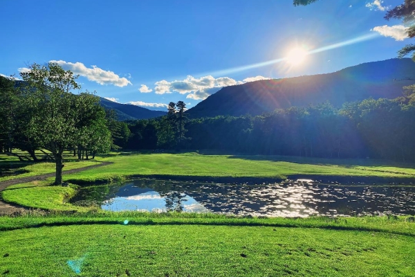 Golf with a mountain view