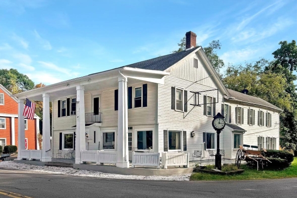 The Freehold House Restaurant & Bar - American Comfort Cuisine