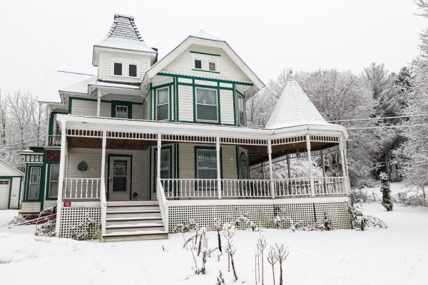 Antique-rose-inn-windham-upstate-ny-catskills-winter-bed & Breakfast