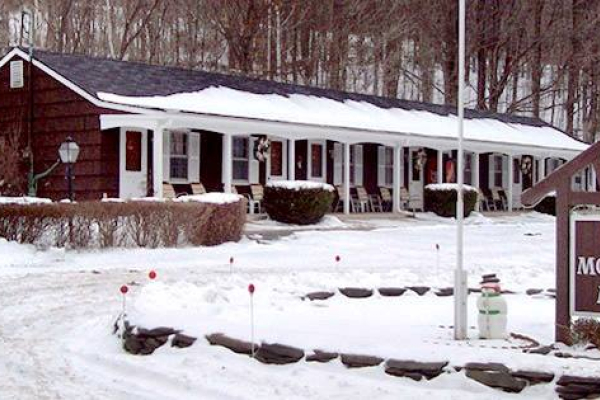 clean-comfy-motel-continental-breakfast-close-to-windham-mountain