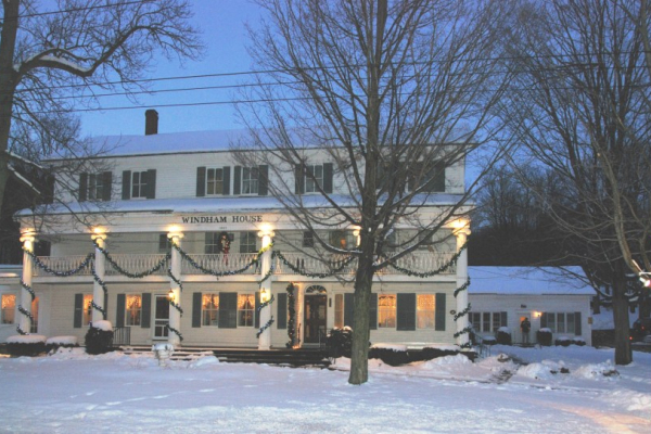 mountain-view-winter-lodging-christmans-windham