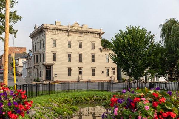 The-Stewart-House-Great-Northern-Catskills-Historical-Lodging-1883-Tavern-Waterfront-Dining