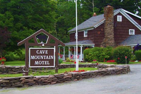 cave-mountain-motel-affordable-motel-with-mountain-views-near-hunter-mountain