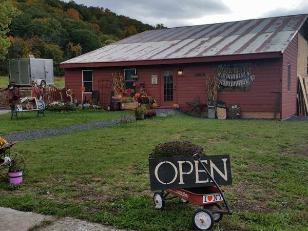 Barbara's Country Treasures exterior