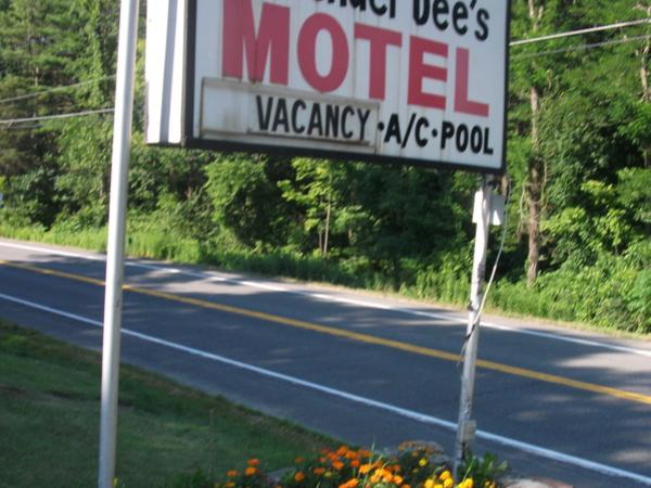 Michael Dee's Motel