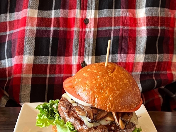An irresistible burger at the Tasting Lab