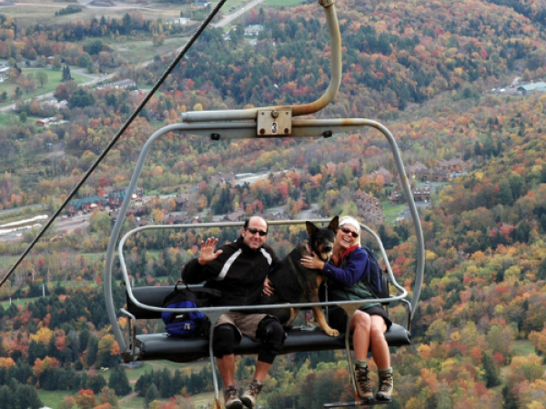 couple on Catskills' scenic skyride with dog