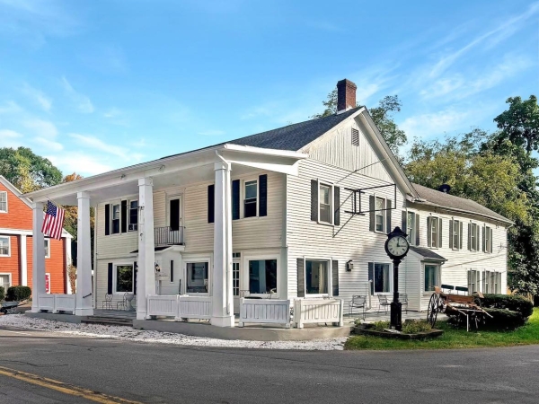 The Freehold House Restaurant & Bar - American Comfort Cuisine