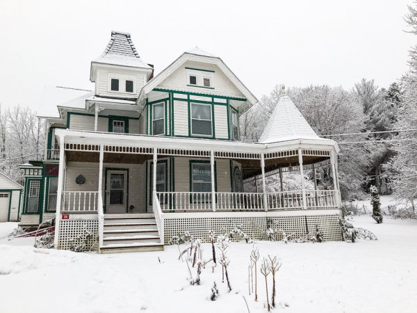 Antique-rose-inn-windham-upstate-ny-catskills-winter-bed & Breakfast