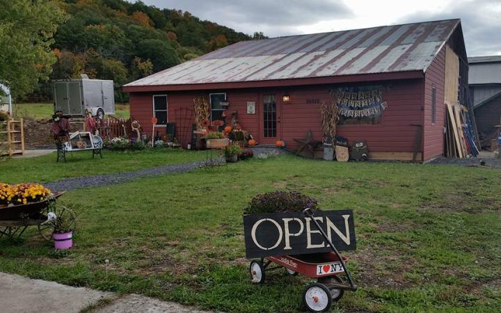 Barbara's Country Treasures exterior