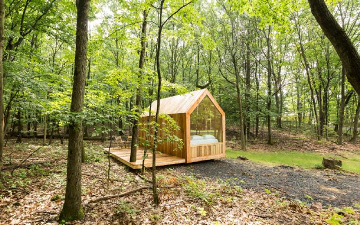Glamping cabin in the woods