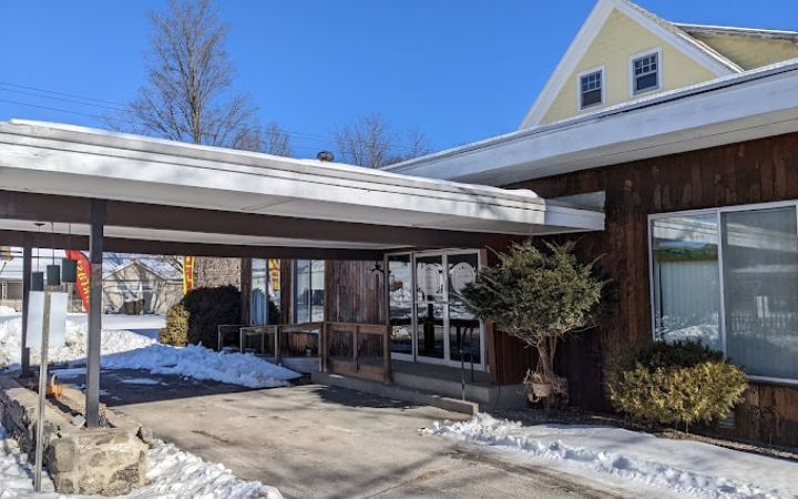 MC's Cafe & Bakery-exterior