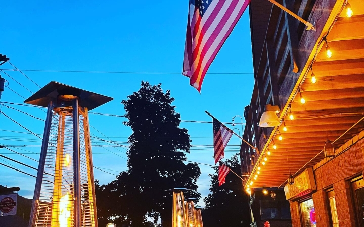MaMa's Pizza and Trattoria Exterior