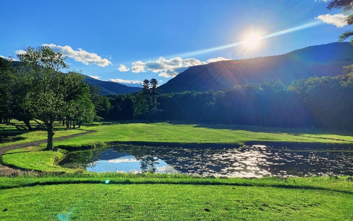 Golf with a mountain view