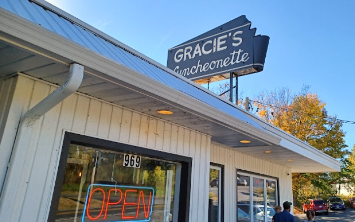 Gracie's exterior